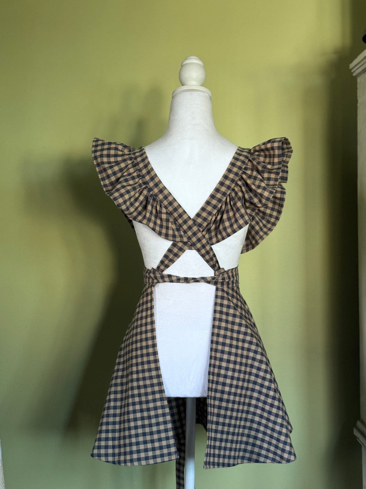 Vintage Style Apron with Sleeves